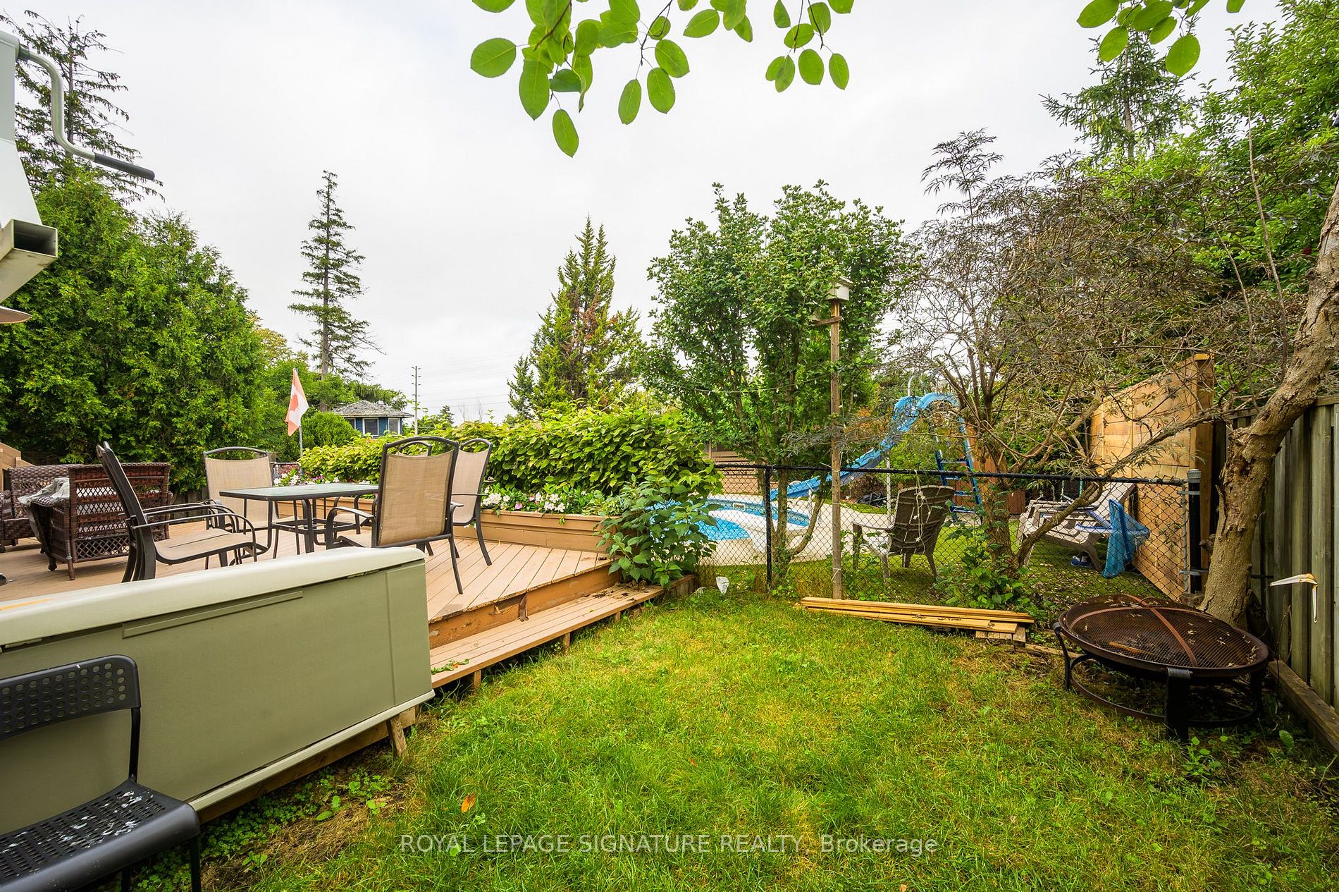 6919 Hickling Crescent
