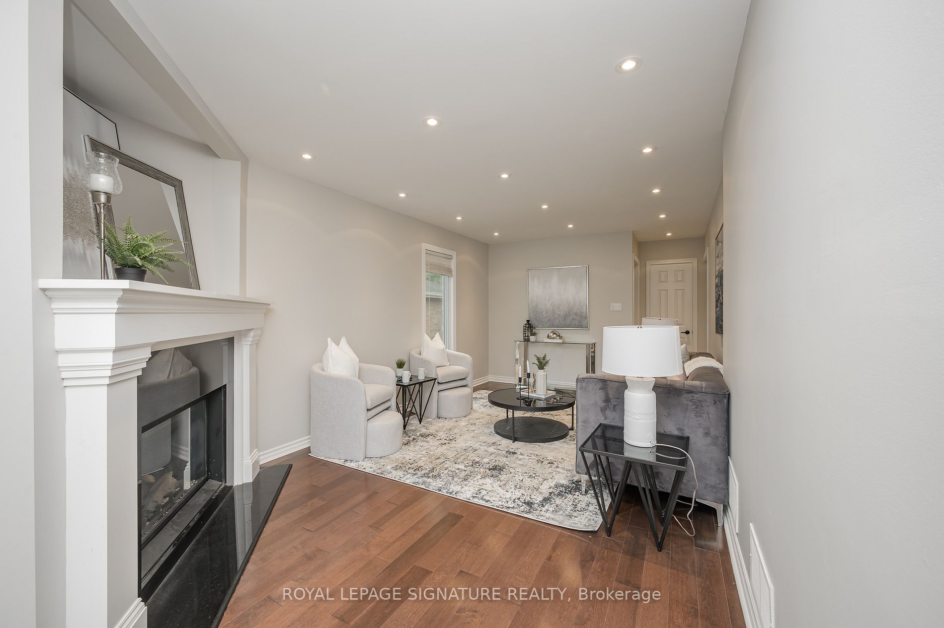 6919 Hickling Crescent