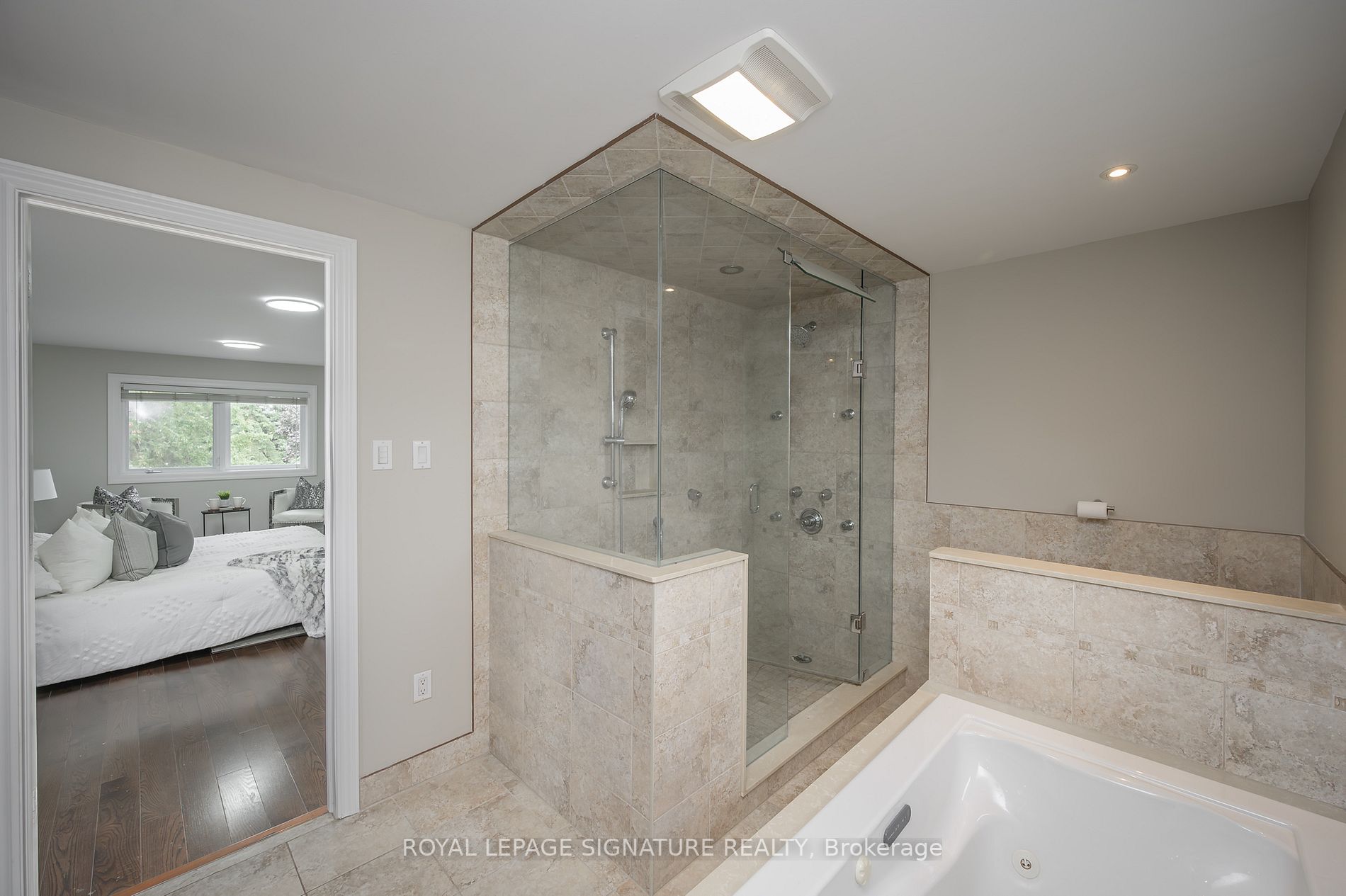 6919 Hickling Crescent