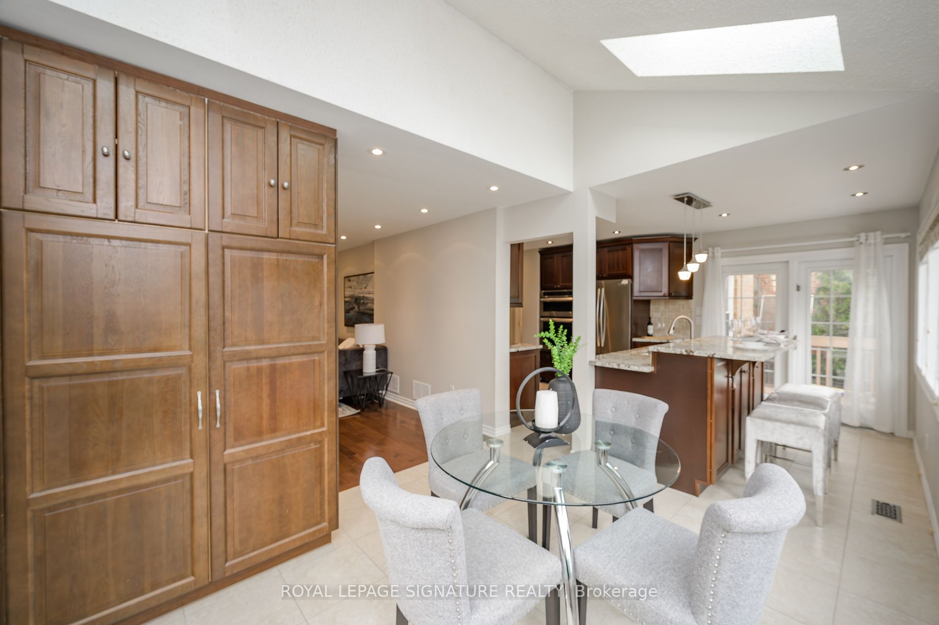 6919 Hickling Crescent