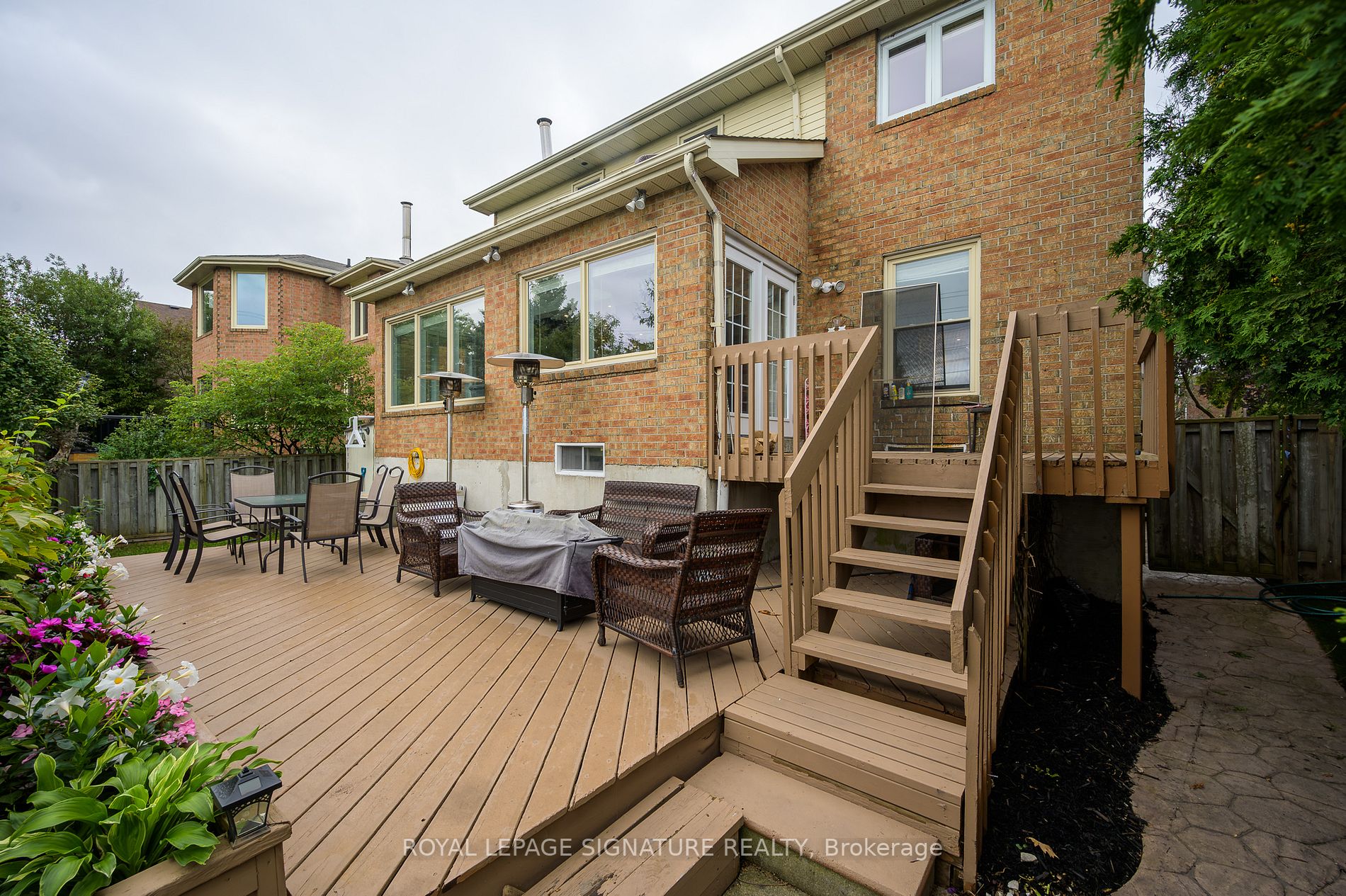 6919 Hickling Crescent