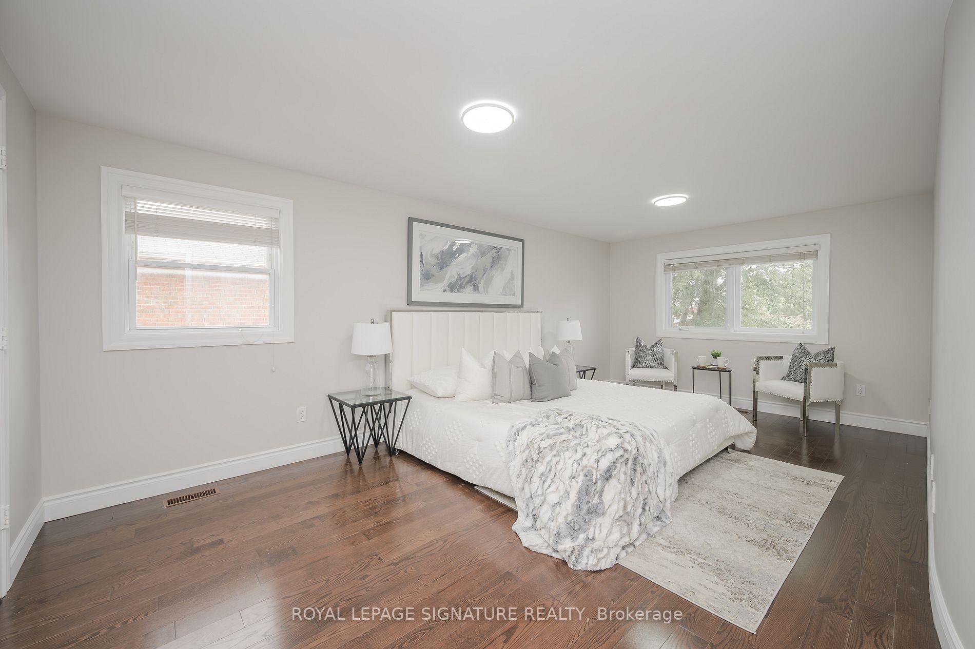 6919 Hickling Crescent