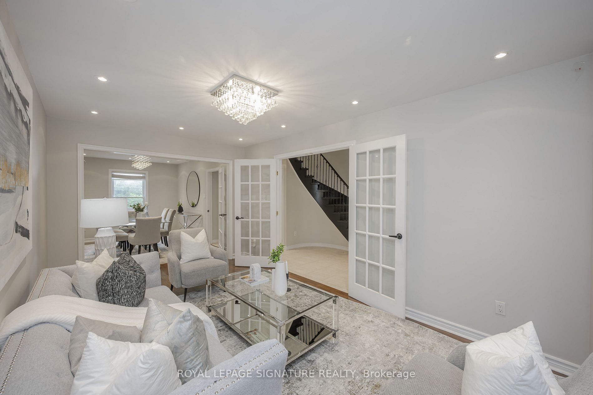 6919 Hickling Crescent