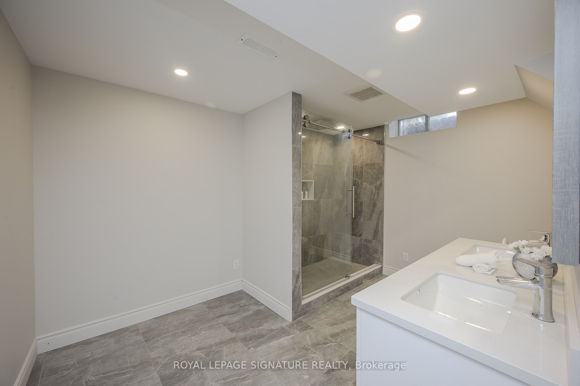6919 Hickling Crescent