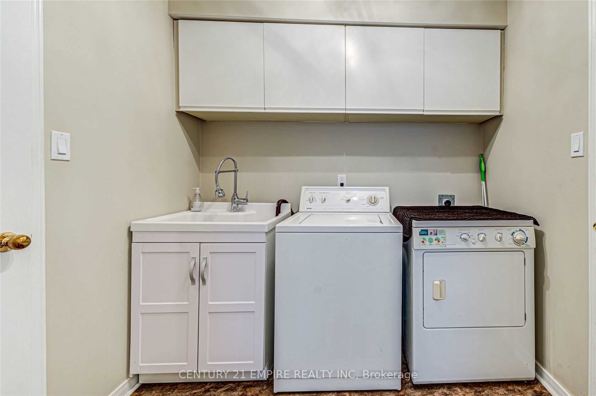 12 Fieldgate Dr