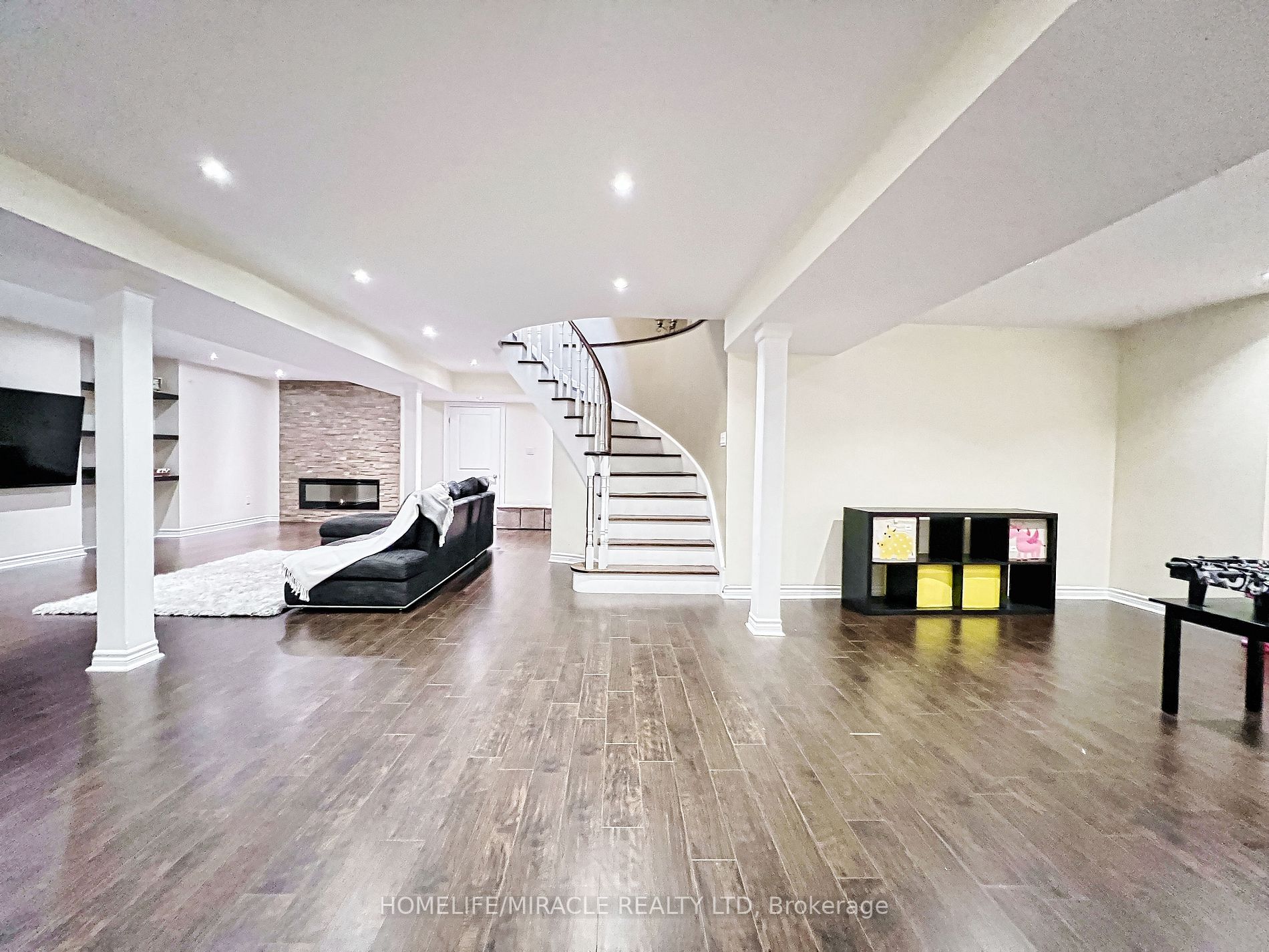 4478 Grassland Crescent