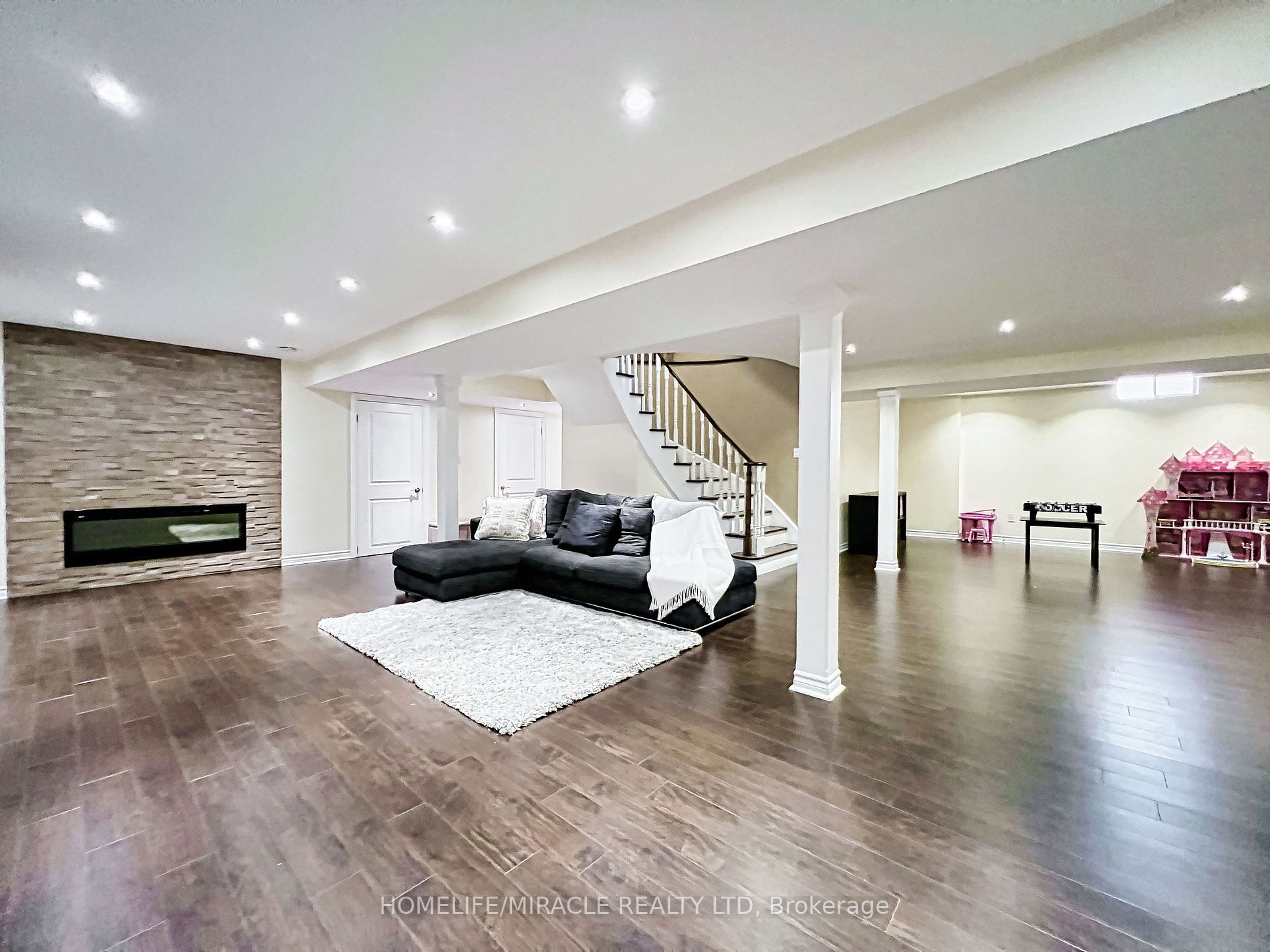 4478 Grassland Crescent