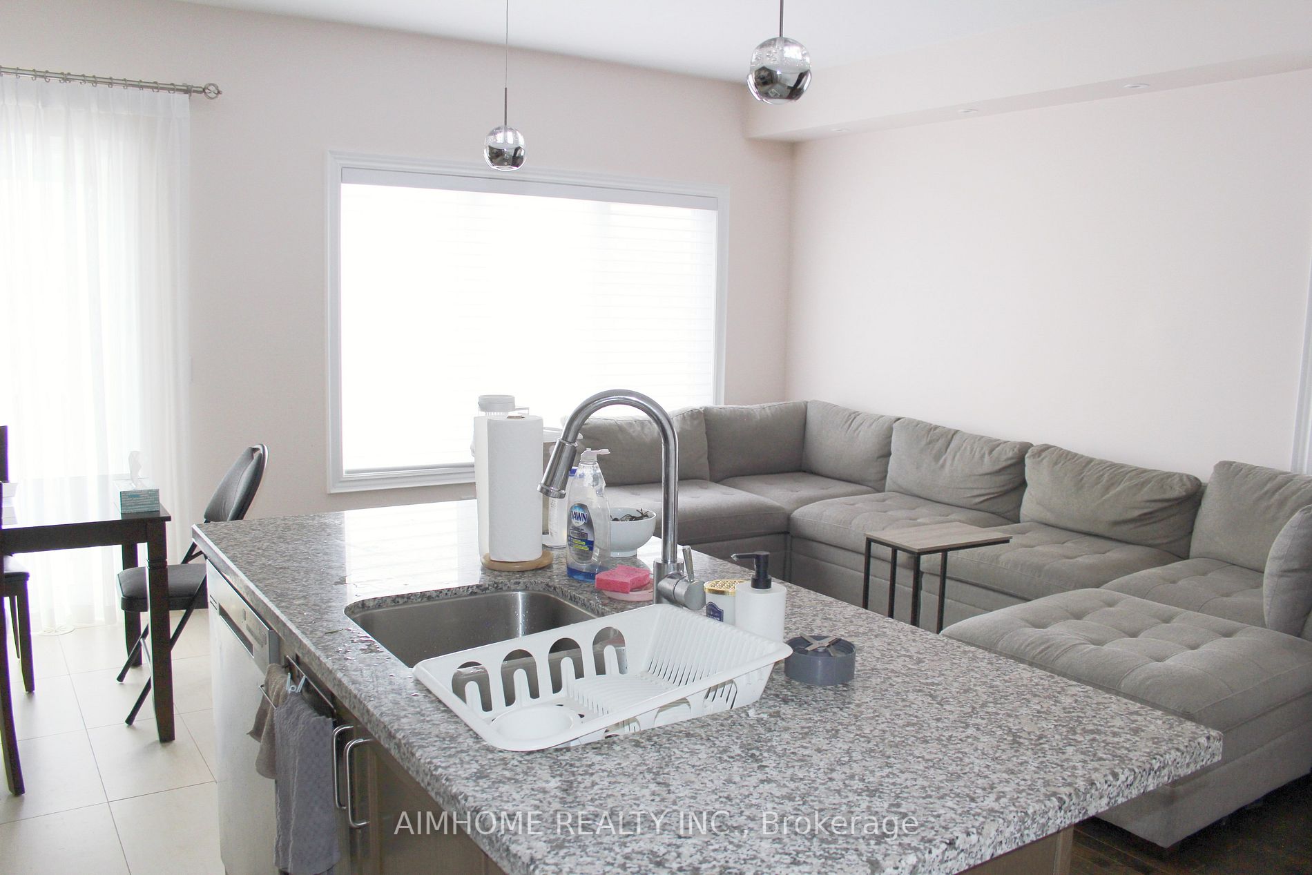 382 Athabasca Common