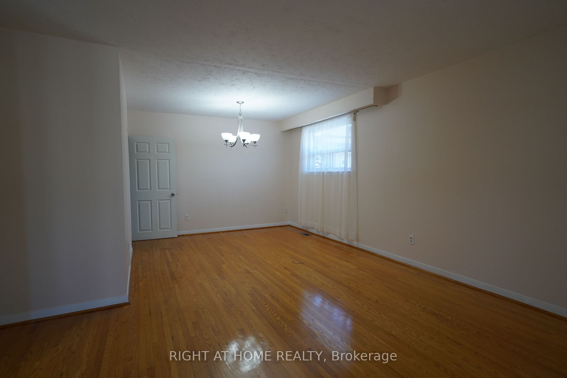 15 Roseglen Cres