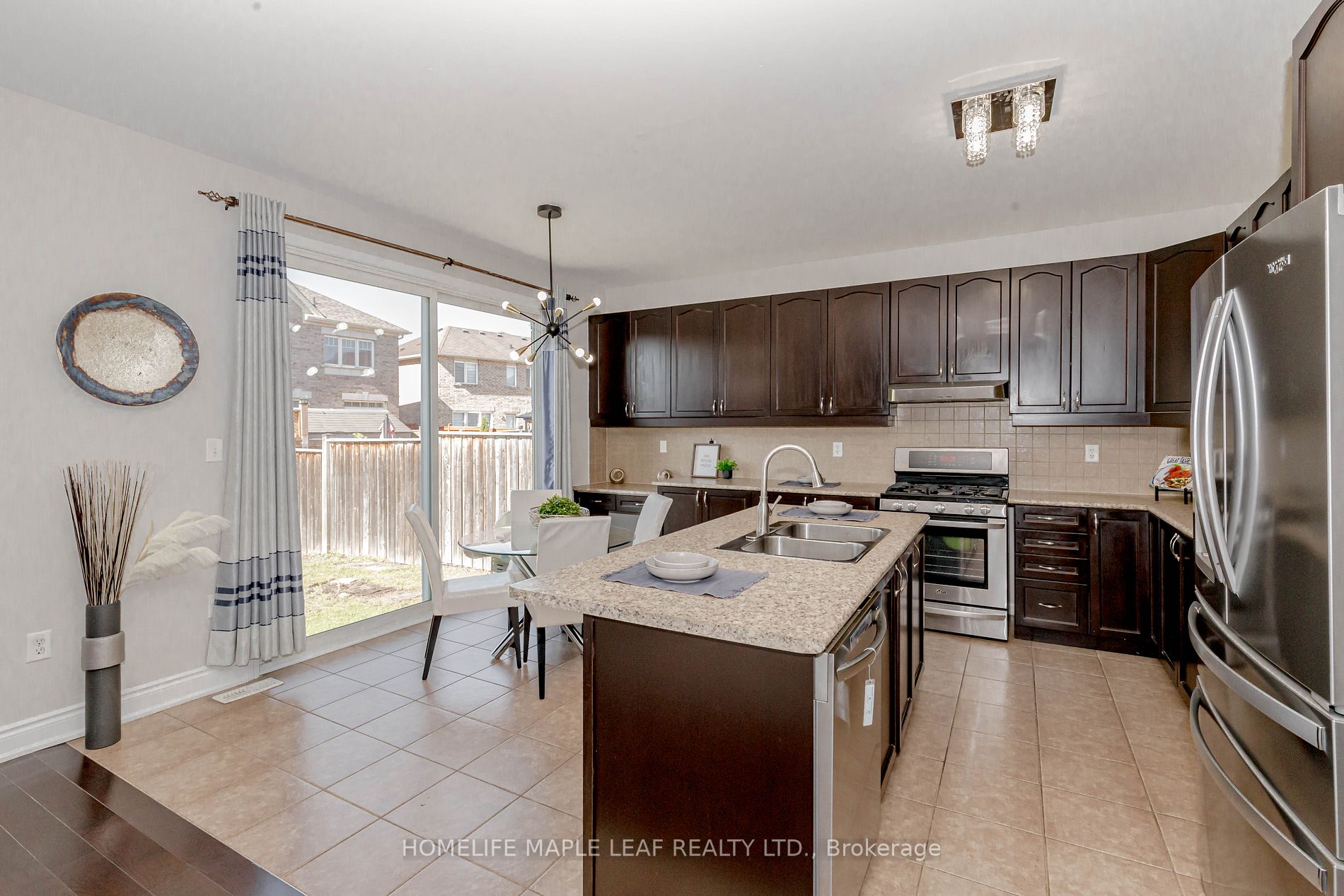 42 Lesabre Cres