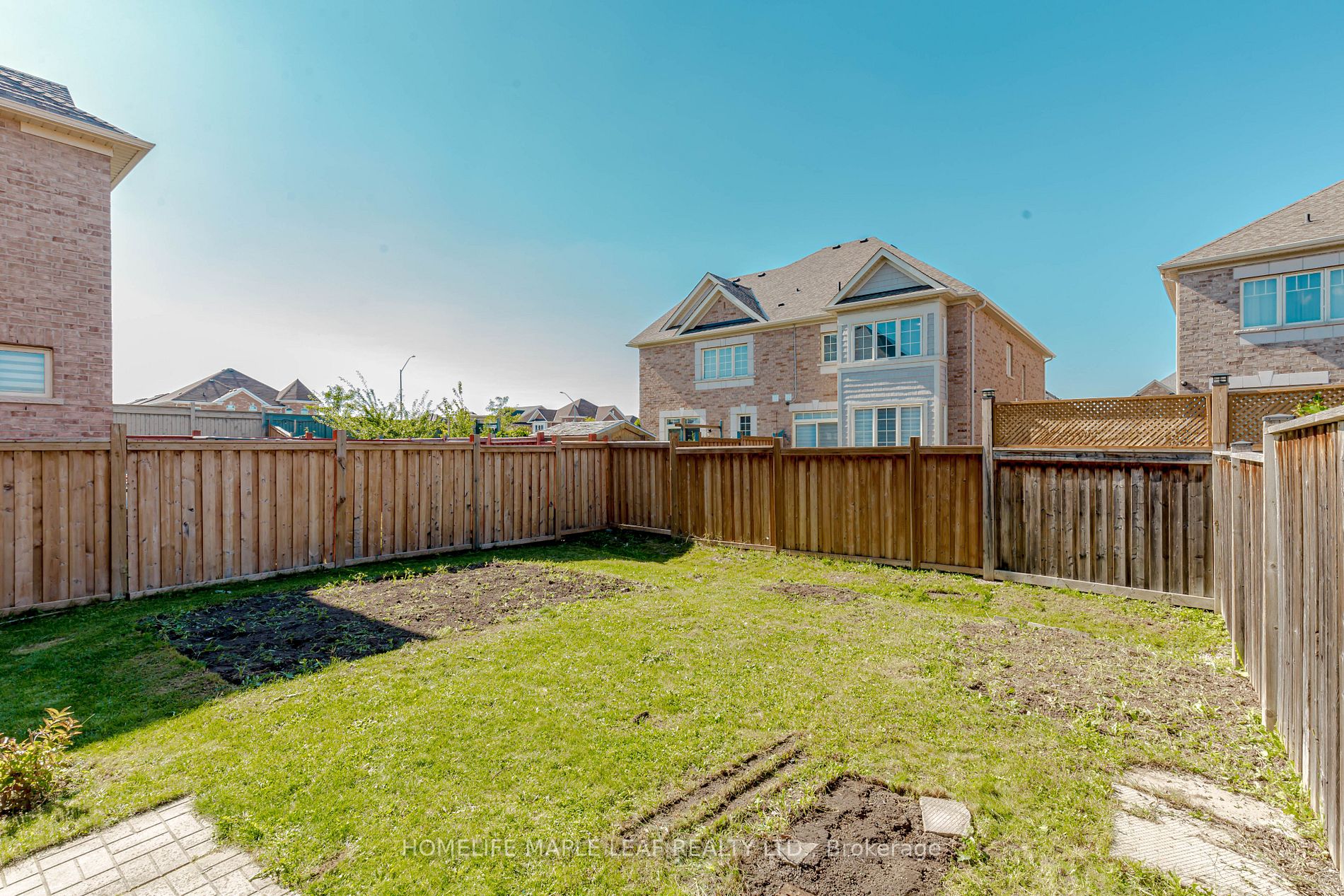 42 Lesabre Cres