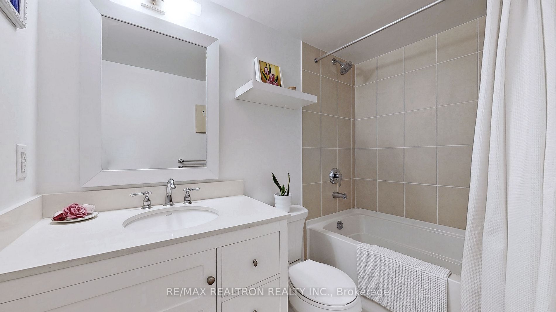 3091 Dufferin St, #527