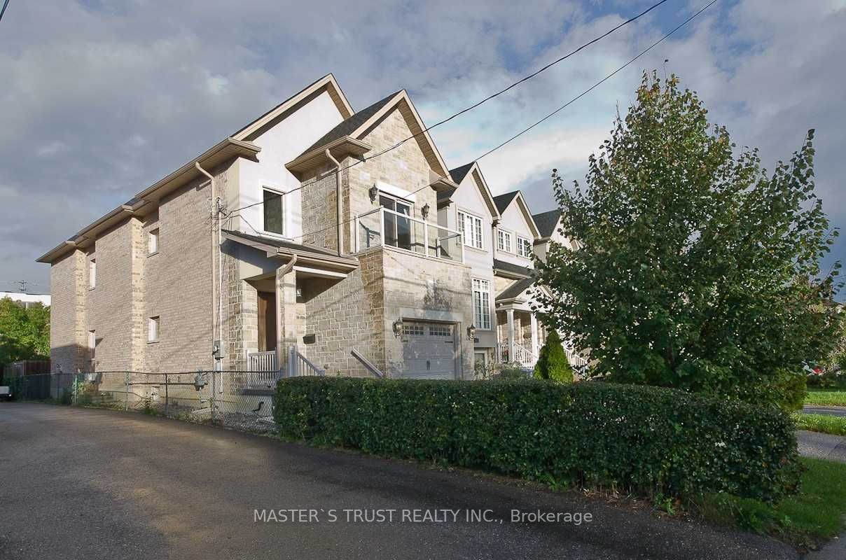 1033 Shaw Dr