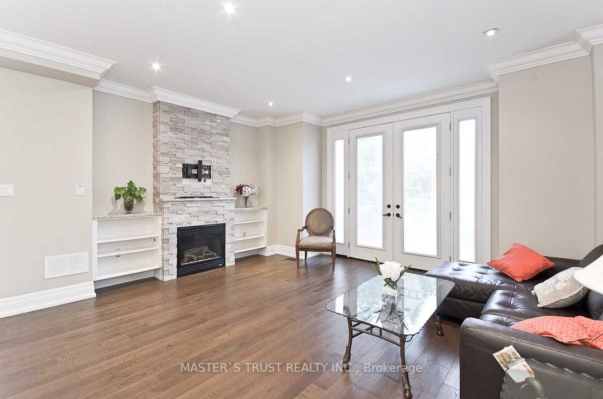 1033 Shaw Dr