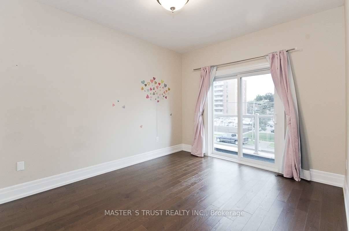1033 Shaw Dr