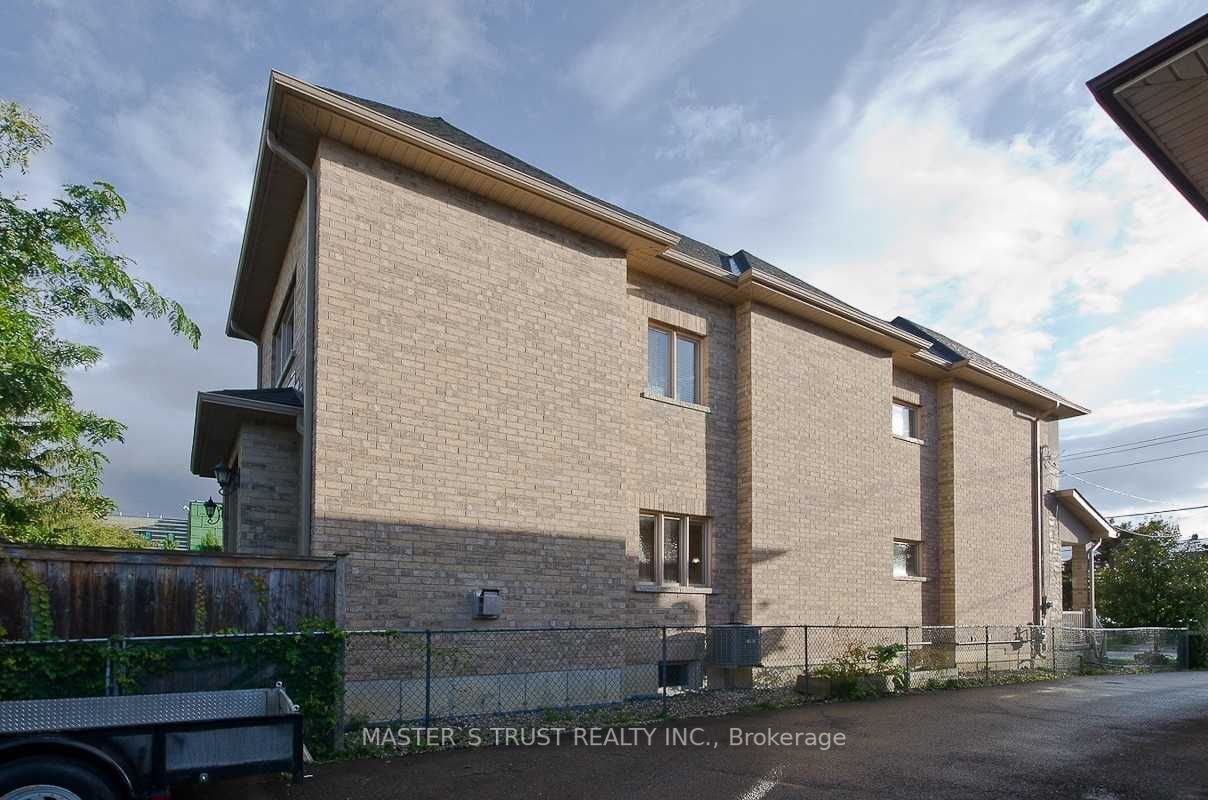 1033 Shaw Dr
