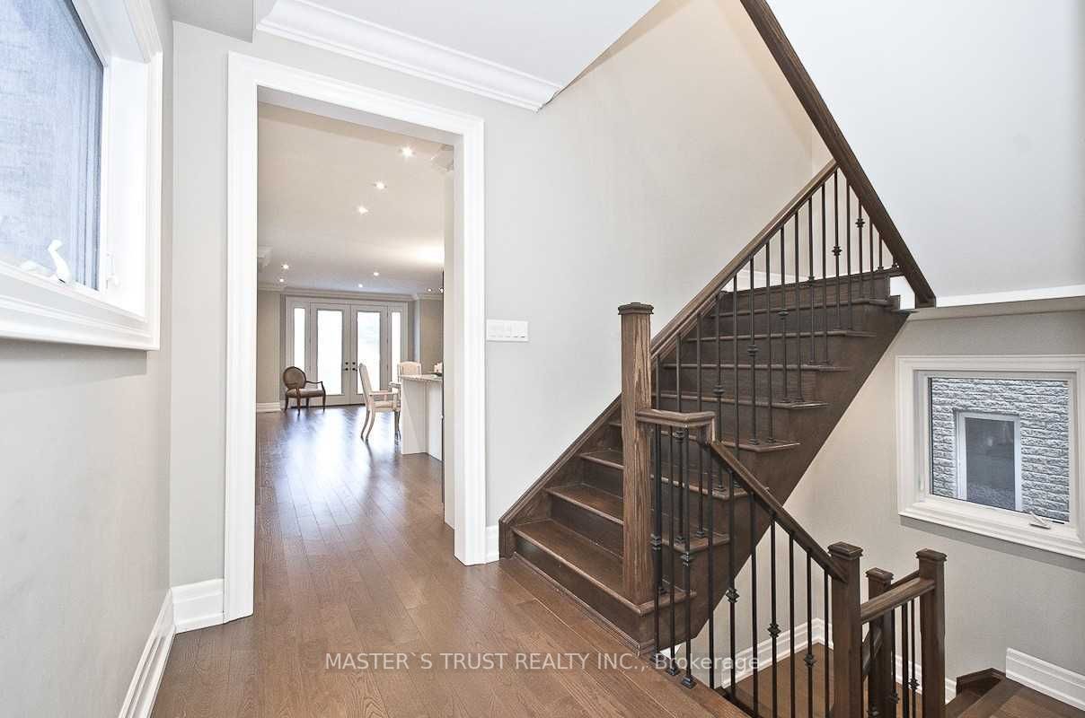 1033 Shaw Dr