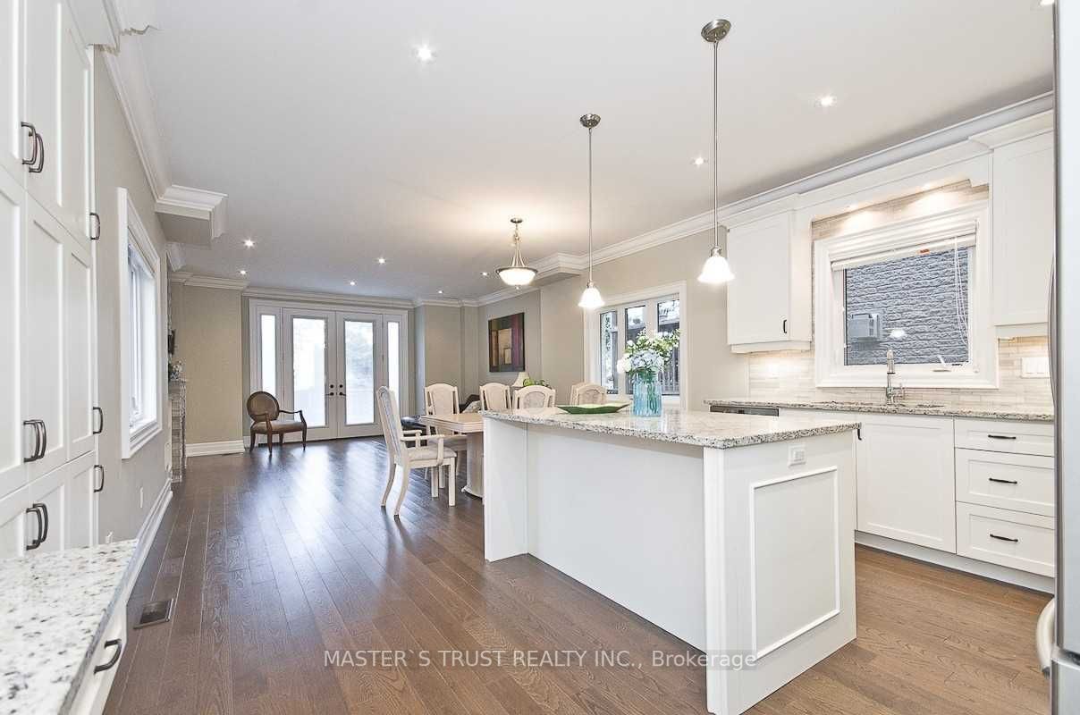 1033 Shaw Dr