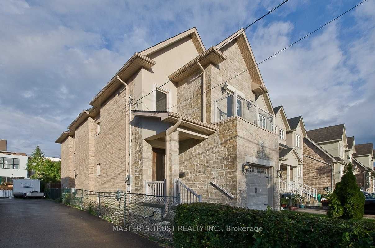 1033 Shaw Dr