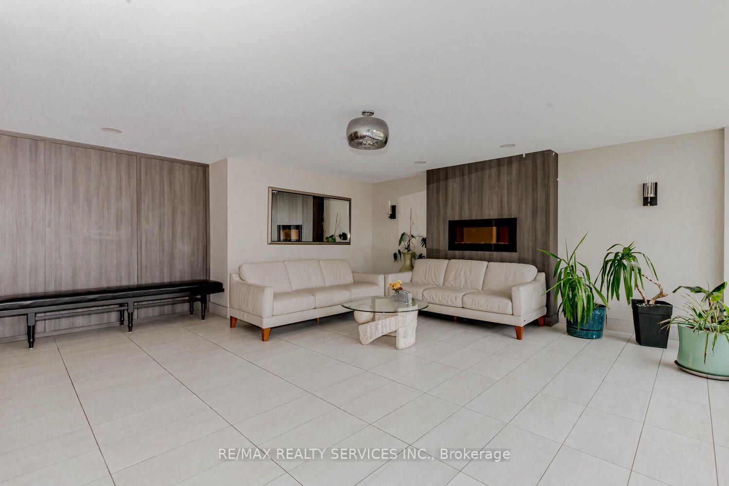 1100 Caven St, #1206