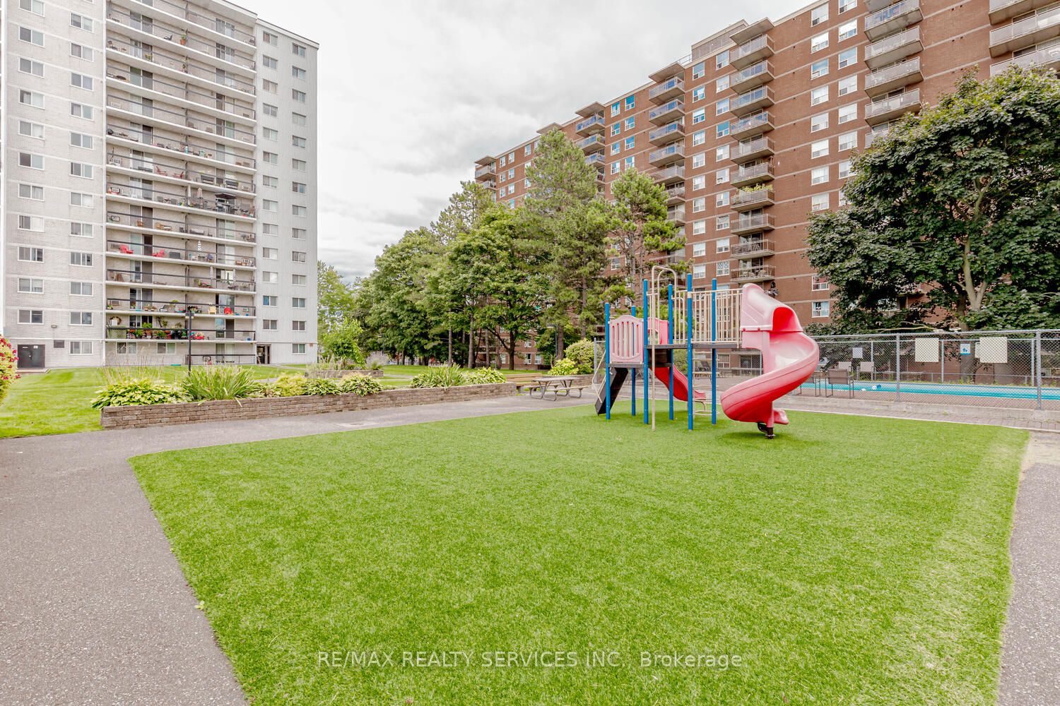 1100 Caven St, #1206