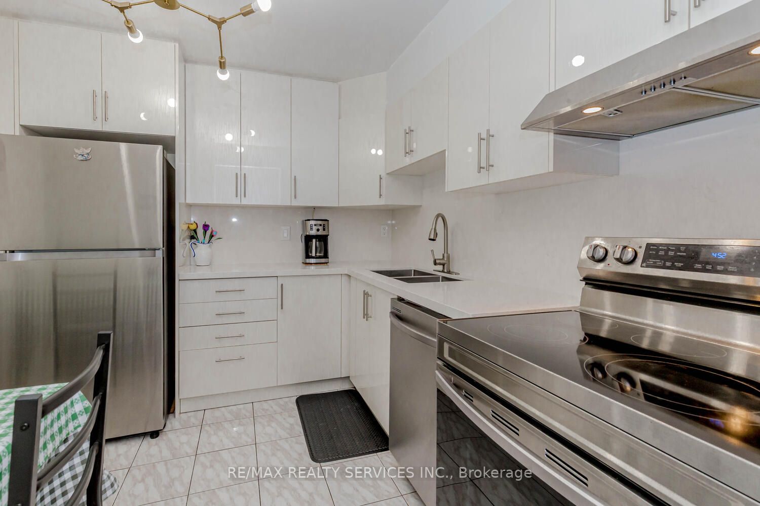 1100 Caven St, #1206