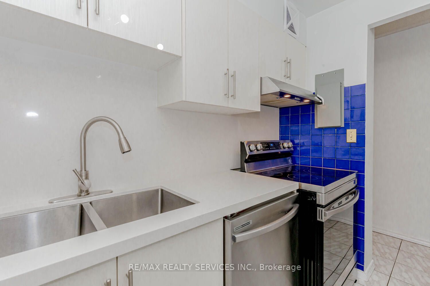 1100 Caven St, #1206