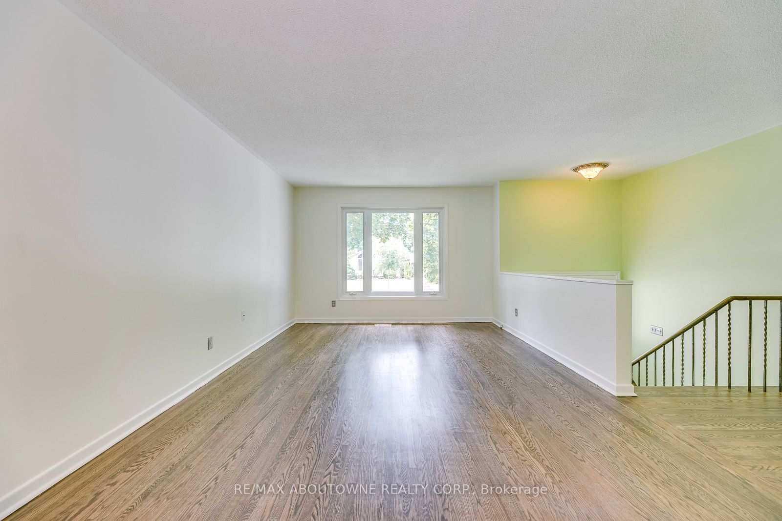 2380 Wyandotte Dr