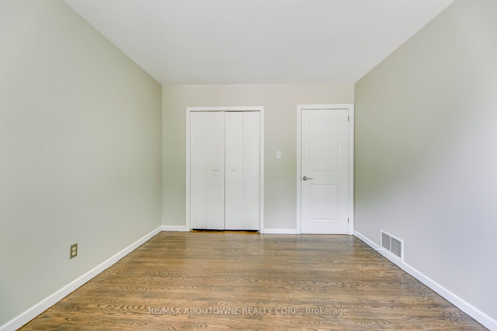 2380 Wyandotte Dr