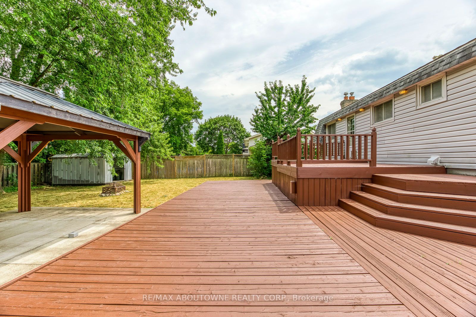 2380 Wyandotte Dr