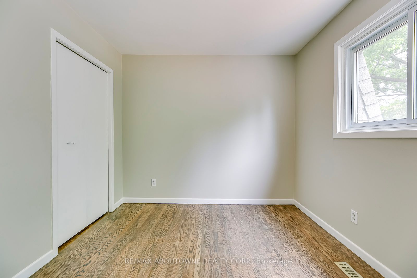 2380 Wyandotte Dr