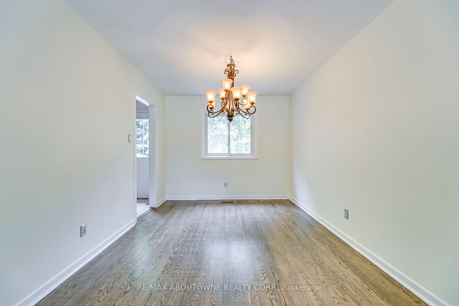 2380 Wyandotte Dr