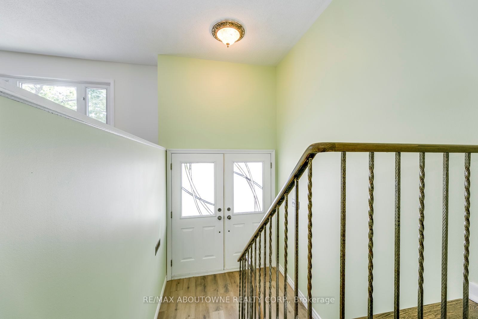 2380 Wyandotte Dr