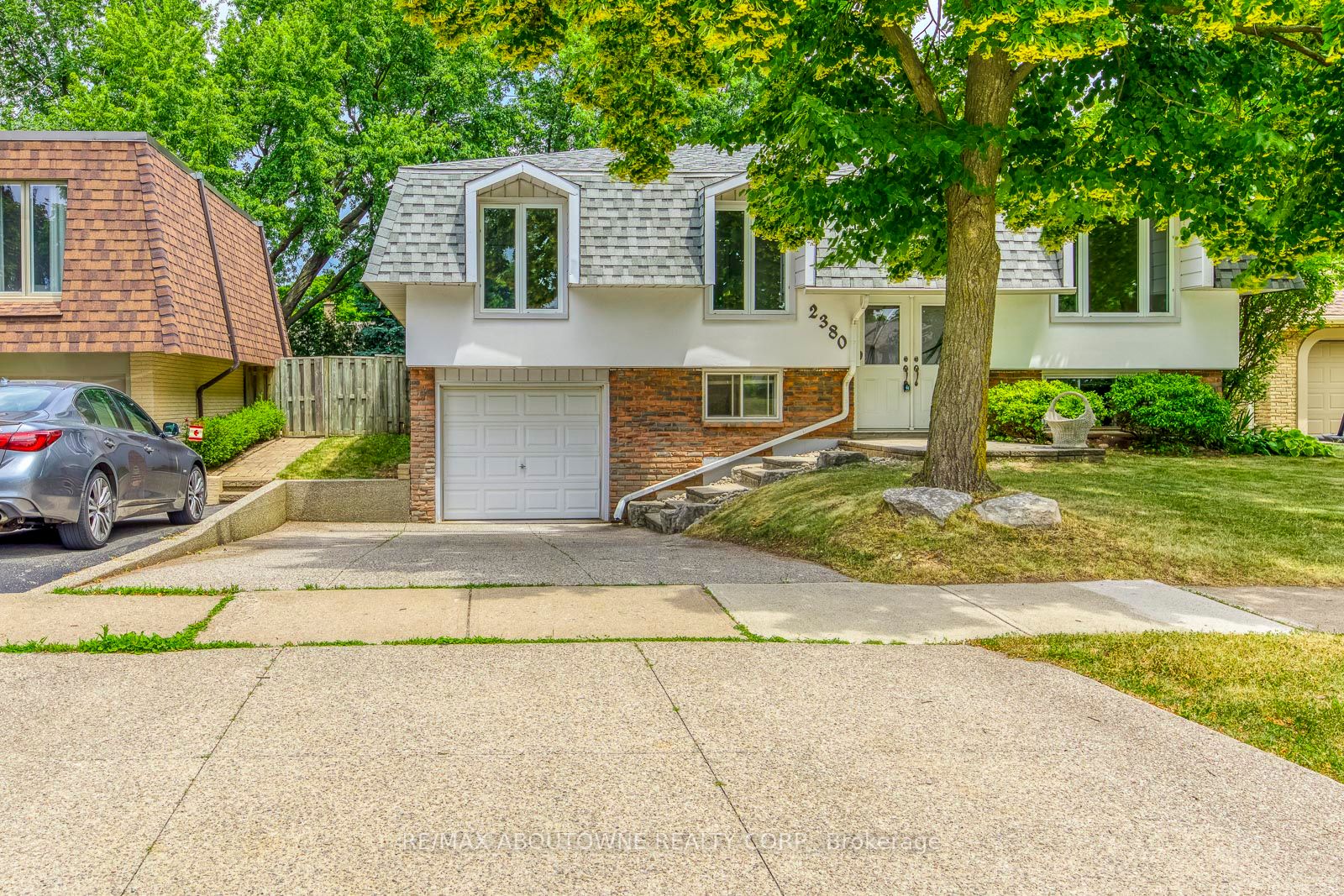 2380 Wyandotte Dr