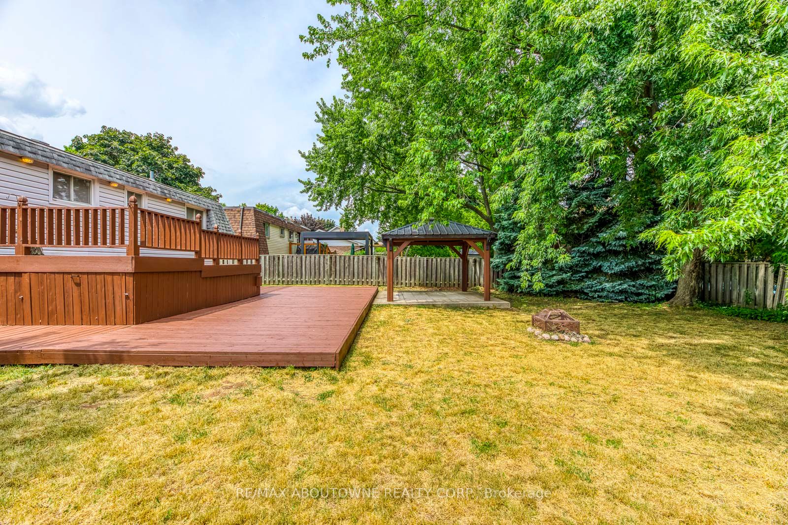 2380 Wyandotte Dr