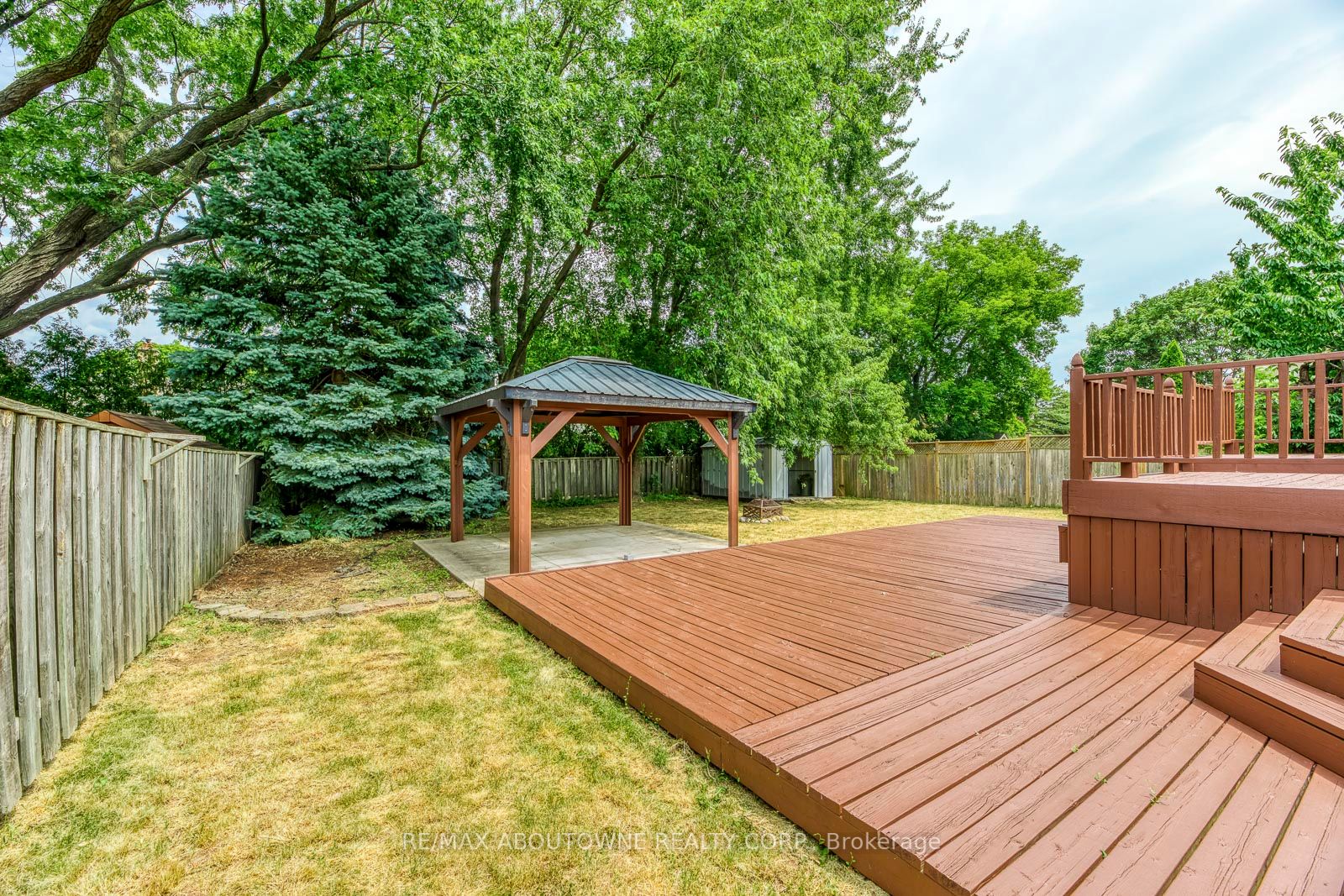 2380 Wyandotte Dr