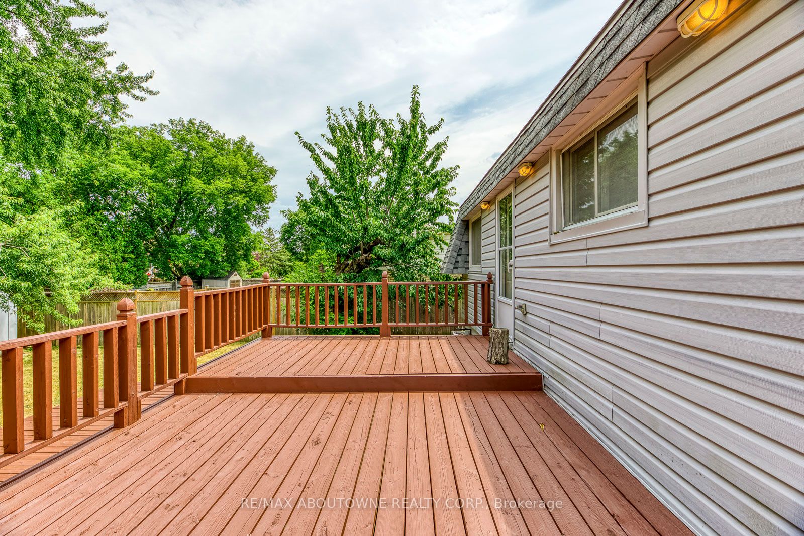 2380 Wyandotte Dr