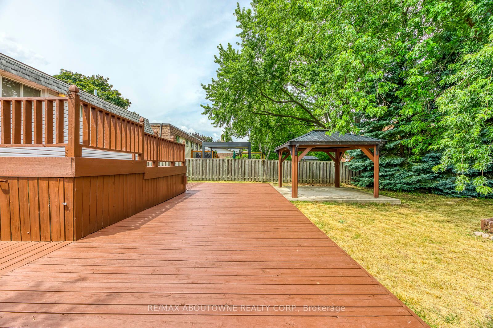 2380 Wyandotte Dr