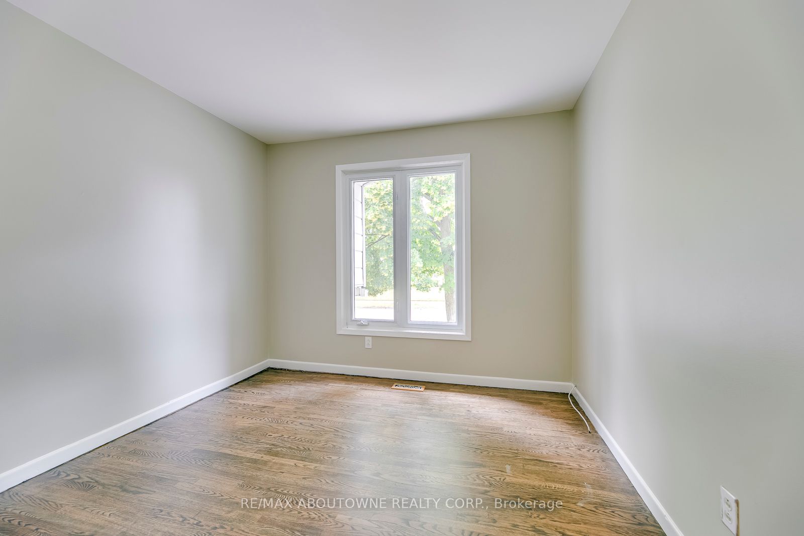 2380 Wyandotte Dr