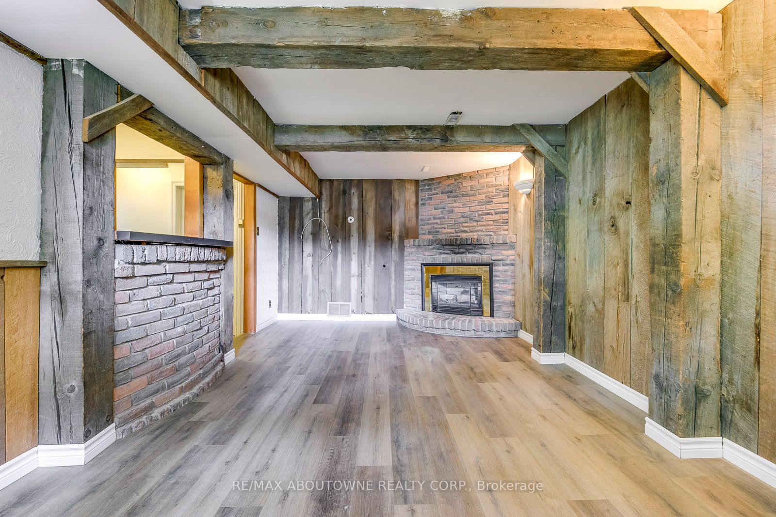 2380 Wyandotte Dr