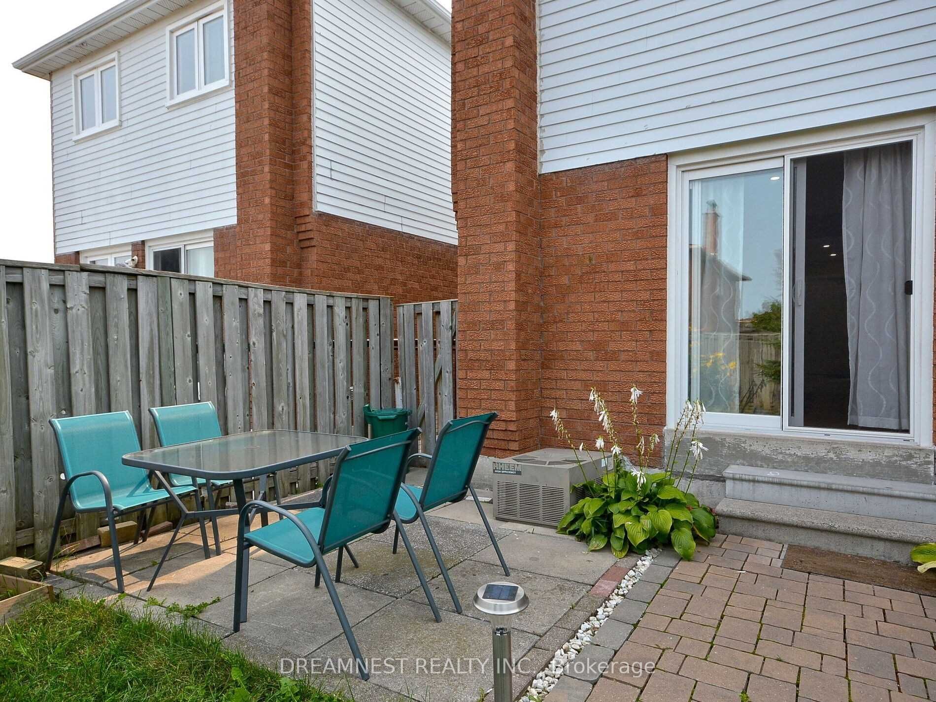 4 Dutch Cres