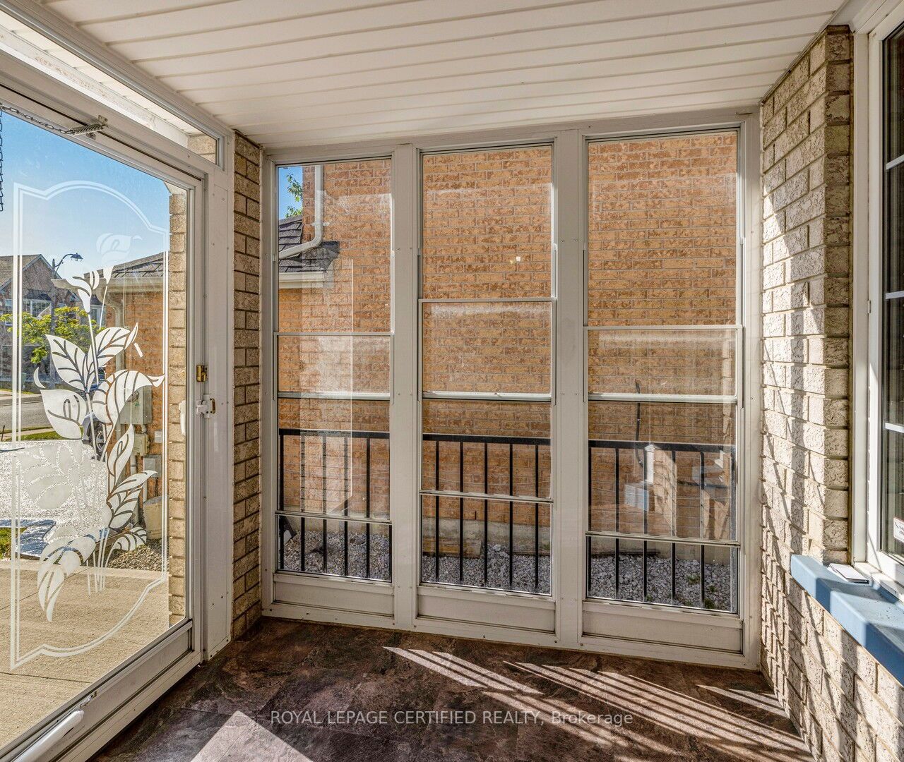 33 Willow Park Dr
