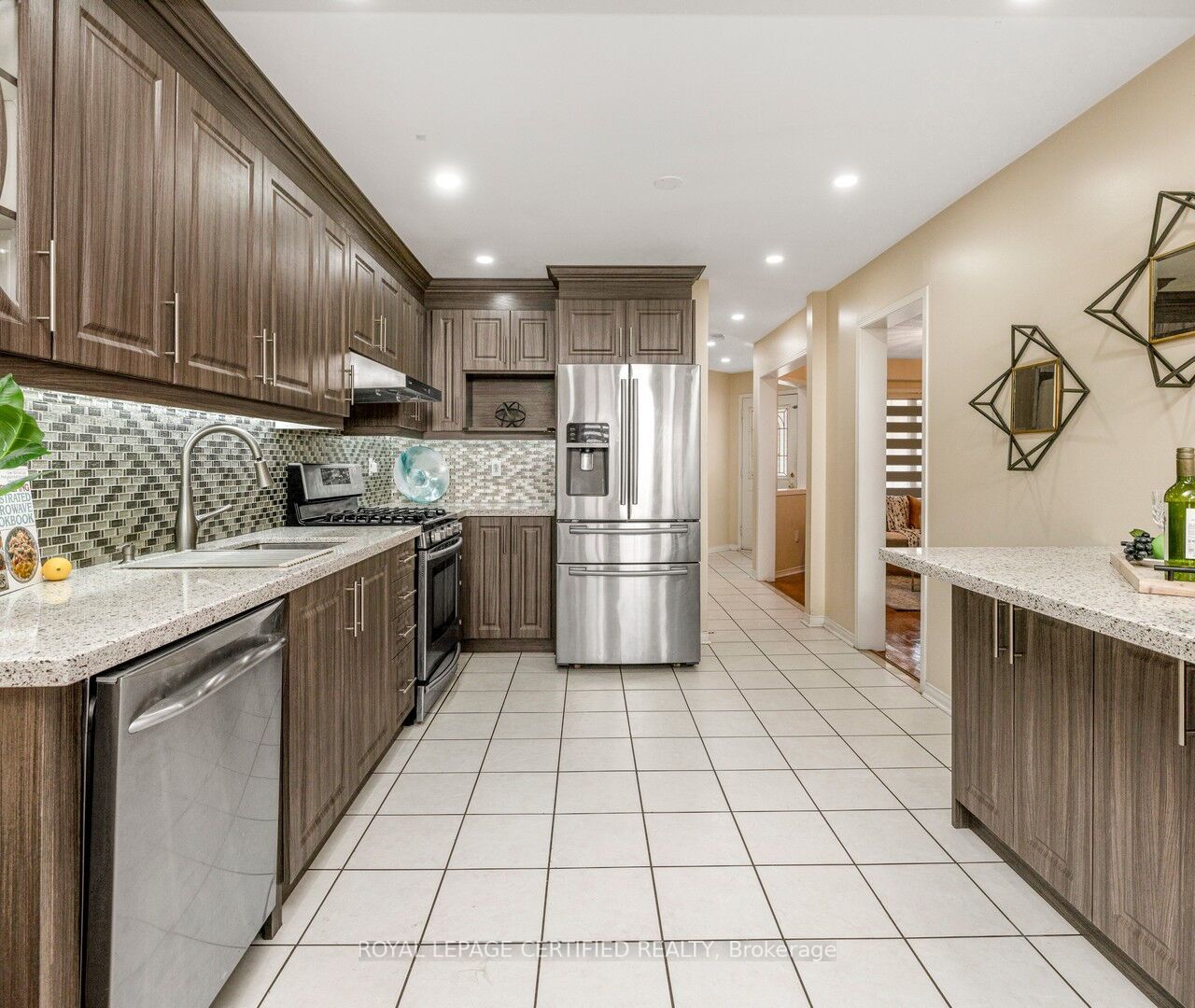 33 Willow Park Dr