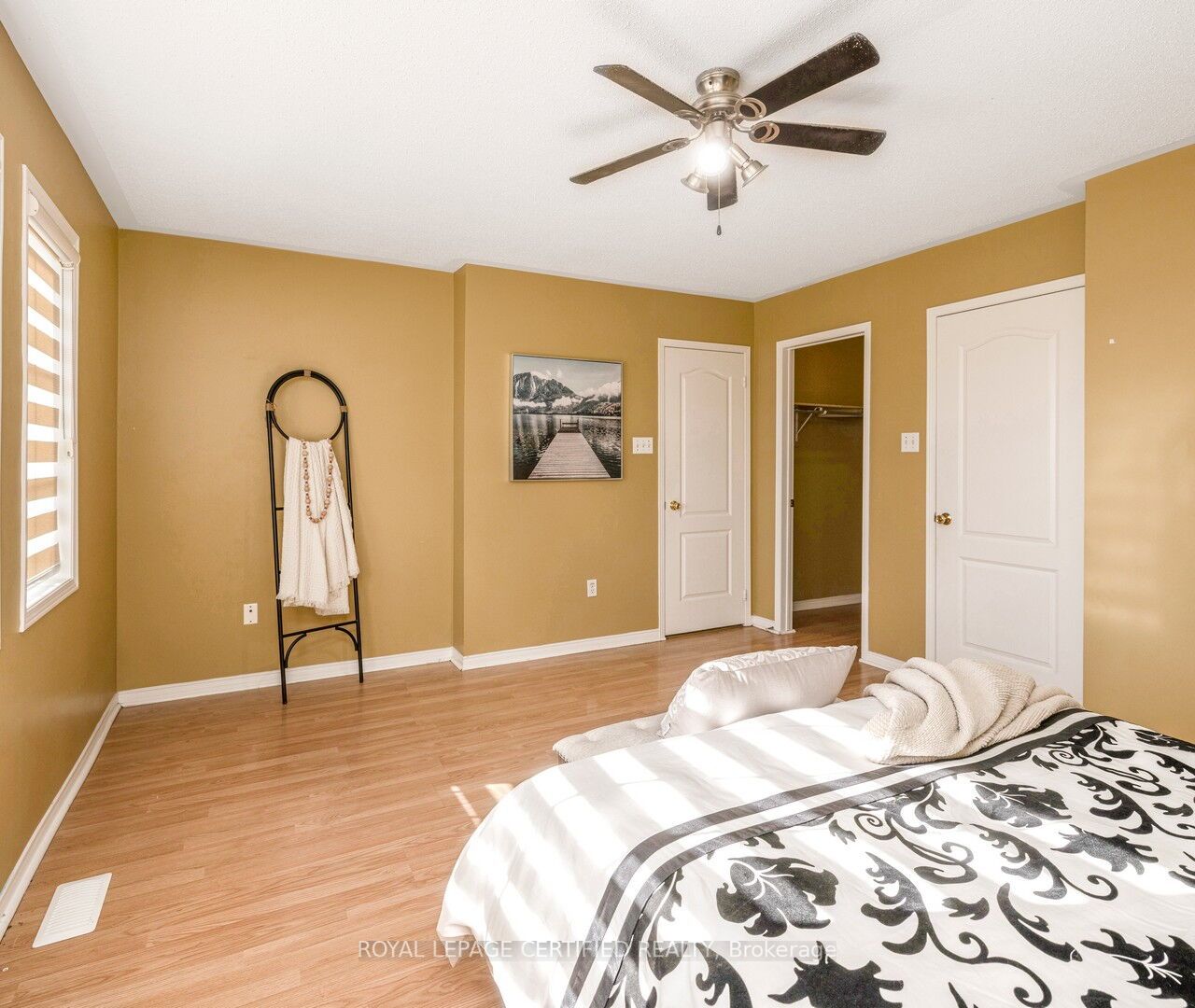 33 Willow Park Dr