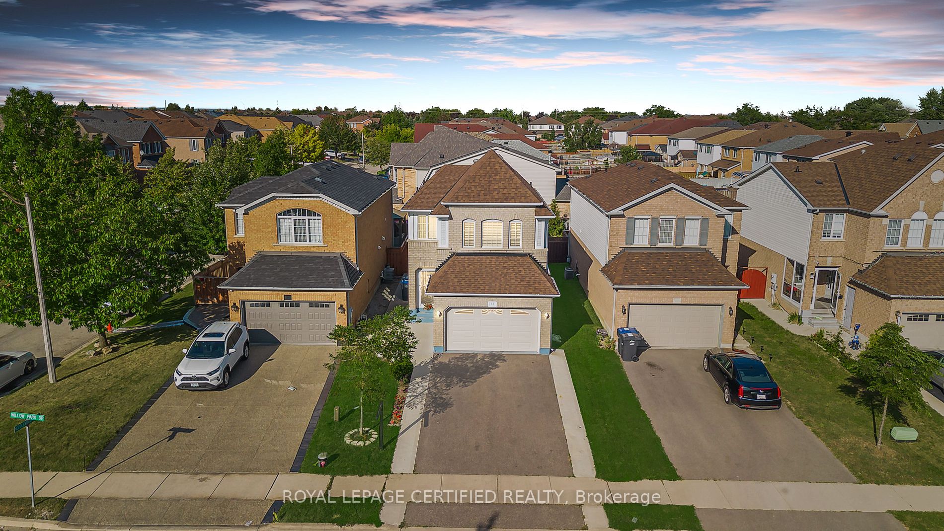 33 Willow Park Dr