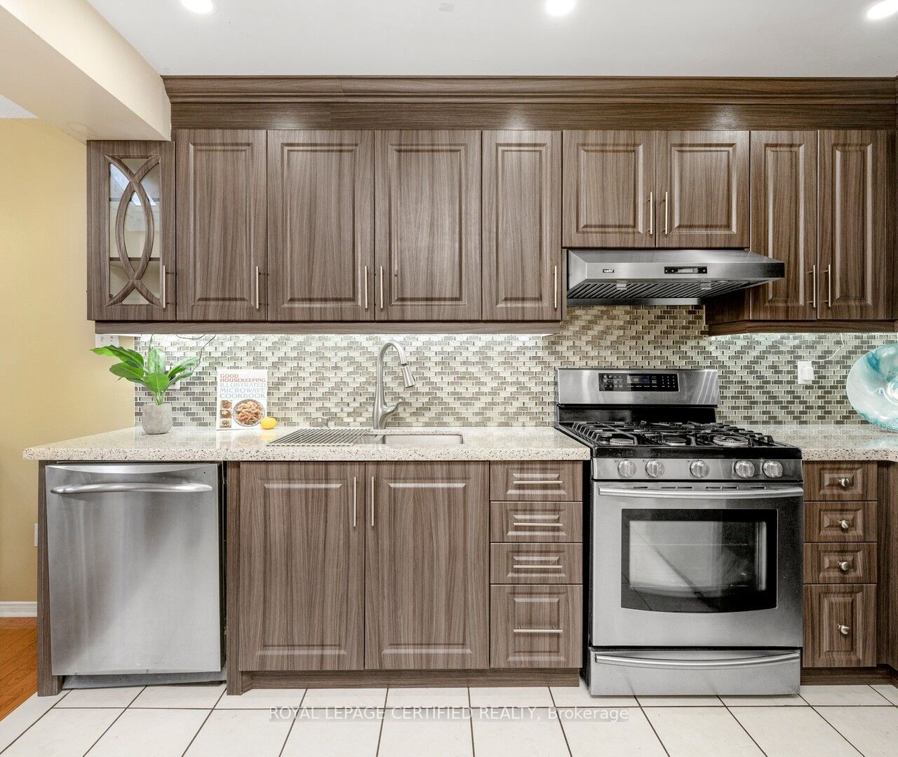 33 Willow Park Dr