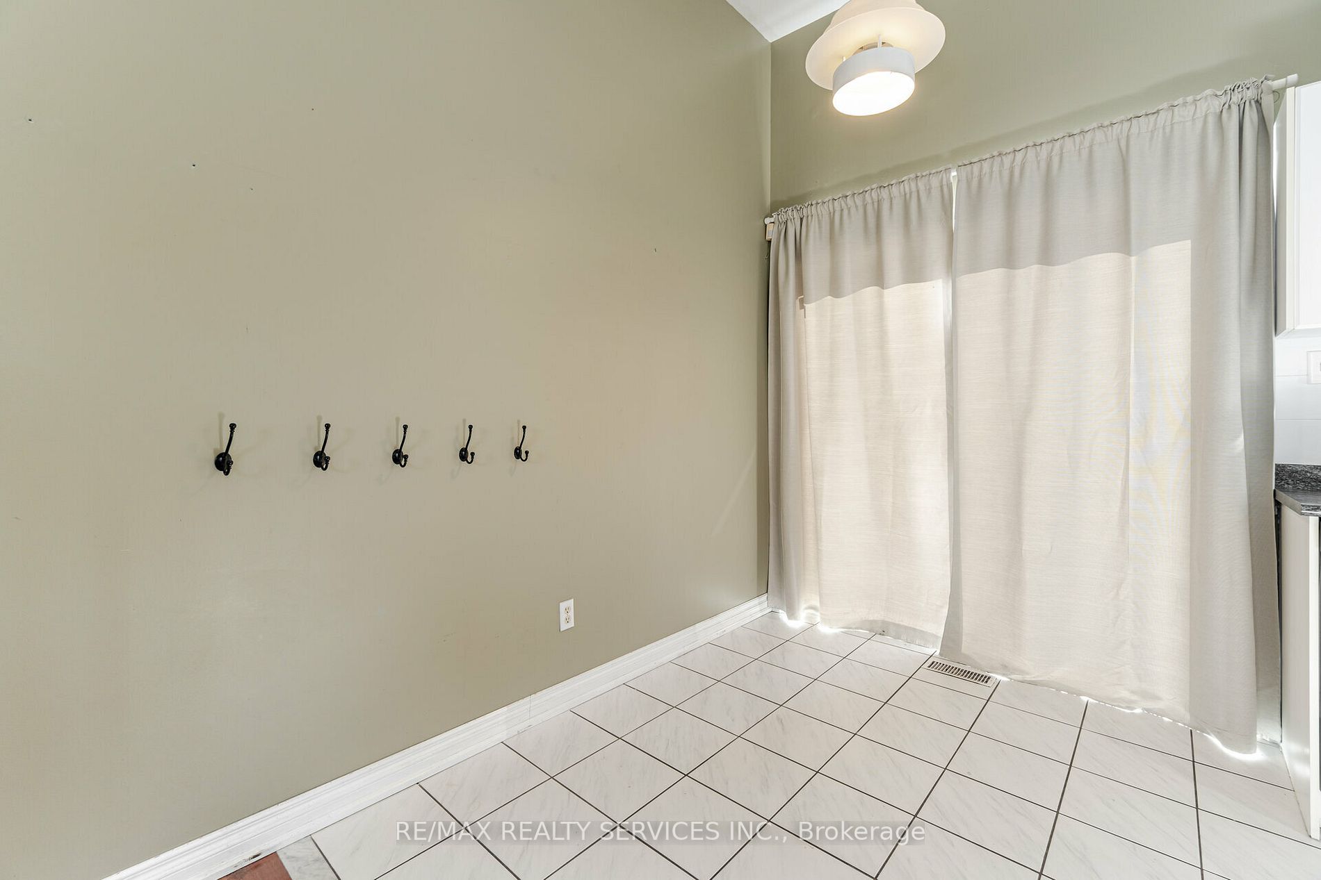 44 Provincial Place