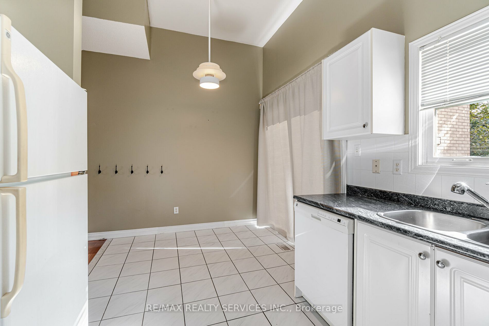 44 Provincial Place