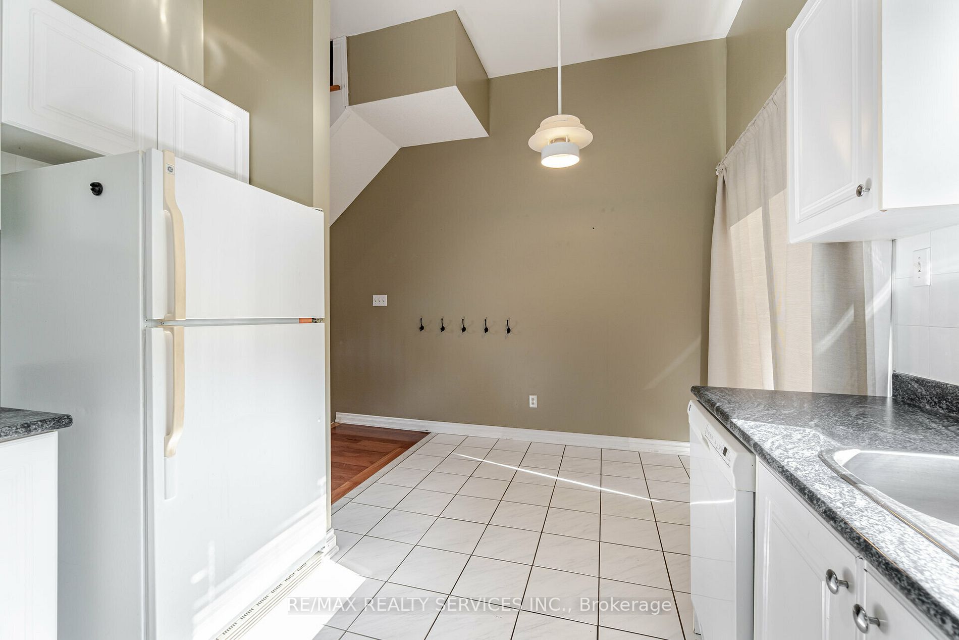 44 Provincial Place