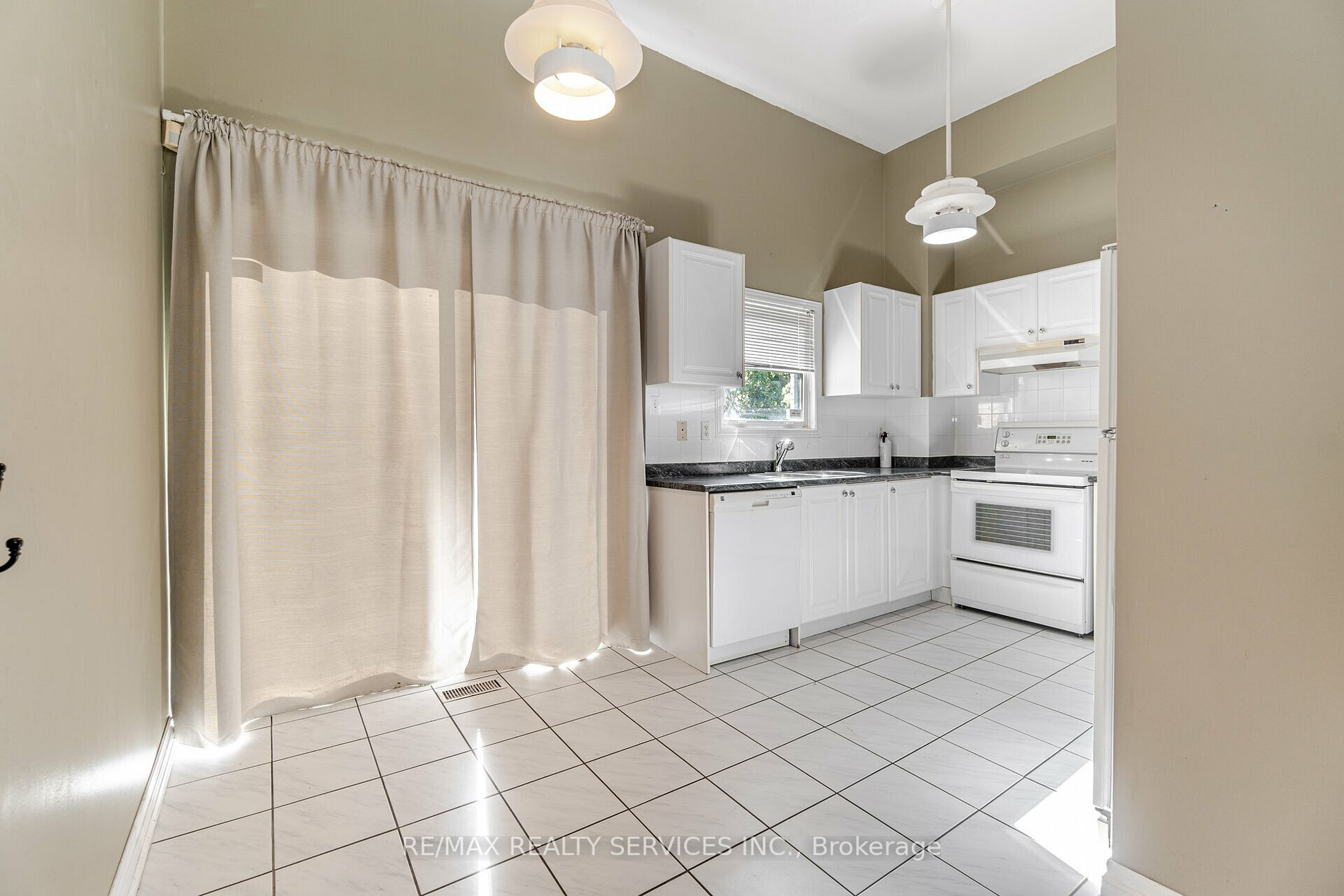 44 Provincial Place